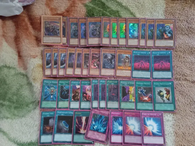 Lote de Yu-Gi-Oh (leia o anúncio)