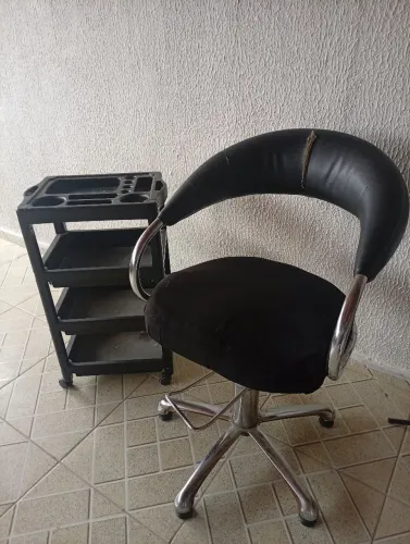 Vendo cadeira de cabeleireiro hidráulica e carrinho auxiliar 