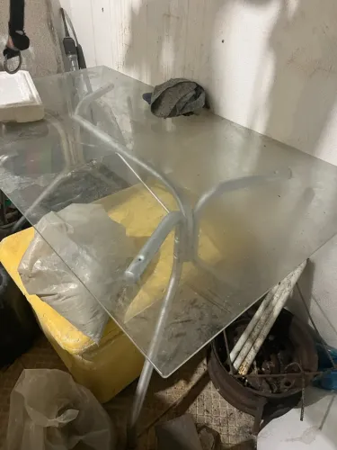 Mesa de vidro 4 lugares sem cadeira