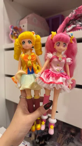 Duas bonecas pretty cure japonesa