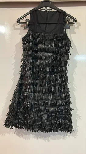 Vestido preto franja festa