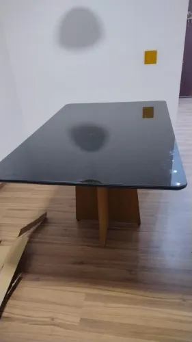 Mesa medindo 1,20 x 0,80 de vidro 