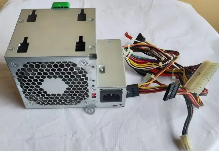 Fonte de alimentação para PC HP API5PC52 240W - Usada   