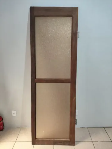 Porta madeira e acrílico 2,04 x 0,66