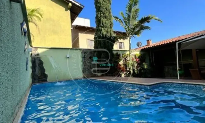 Sobrado 4 Quartos | 2 Suítes | 328 m² | Piscina | Espaço Gourmet | Aquecimento Solar | Jar