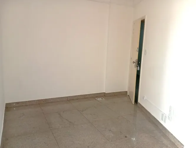 CONJUNTOS DE SALAS NO CENTRO Á VENDA