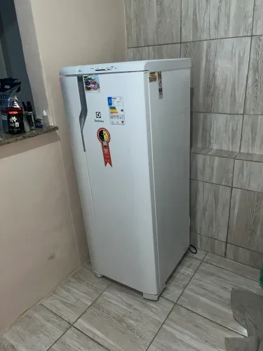 GELADEIRA EM ÓTIMO ESTADO 