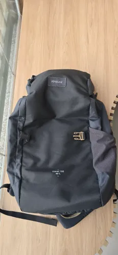 Mochila Passeio Forclaz Travel100 40L Preta Impermeável com Zíper