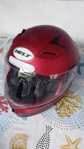 Vendo capacete novo com avarias de fábrica 