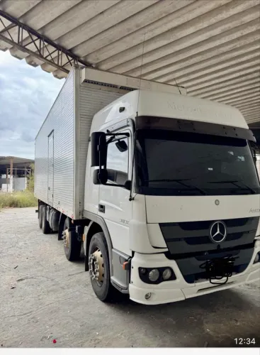 Vendo Excelente Caminhão Bitruck Mercedes Benz 3030 Ano 2022 com baú de 9 metros