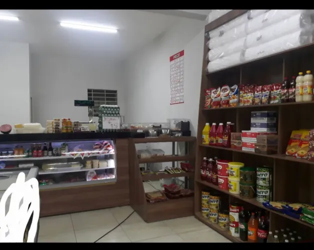 Vendo equipamentos e móveis pra loja de lacticínios