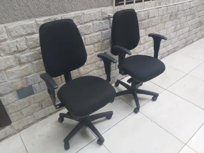 Cadeira de Escritório Giratória LAZZARINI 