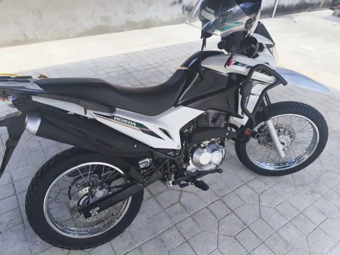 Vendo Moto Seminova e conservada