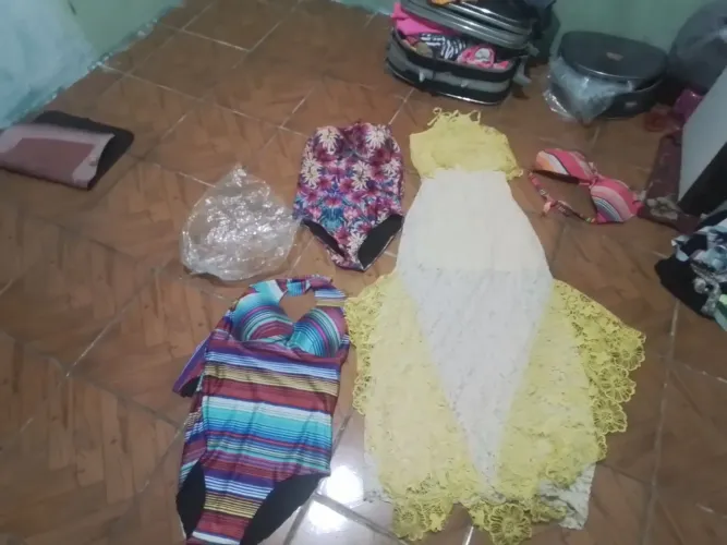 Vendendo esse lote de roupas todas novas lagradas direto da loja somente 35 reais apr