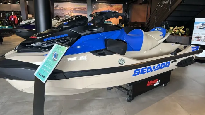 Jet ski Wake pro 230