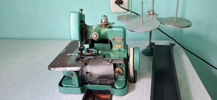 Maquina overloque 