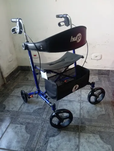 Cadeira/Andador para Idoso - Importado
