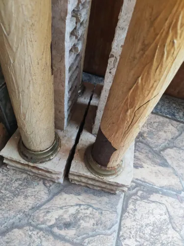 Vendo conjunto com 4 colunas/pés ornamentais para mesa