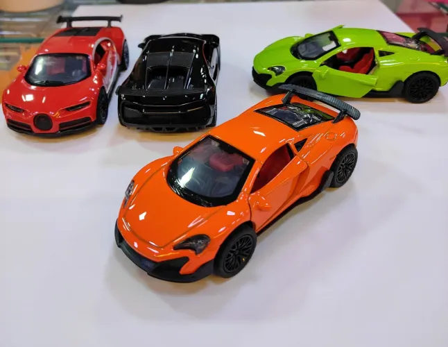 Carrinhos Colecionáveis e Chaveiros