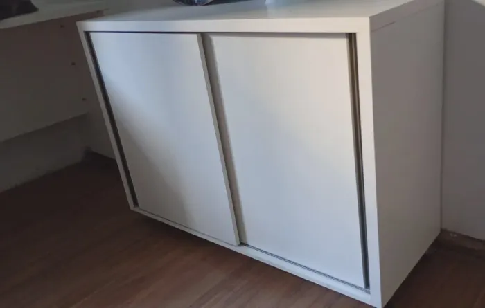 Vendo armário em MDF puro. Novinho R$1000. Paguei R$1400