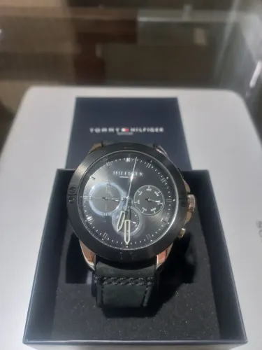 Relogio masculino Tommy hilfiger novo, comprado na vivara.