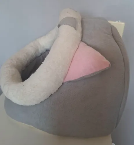 Cama de gato filhote rosa