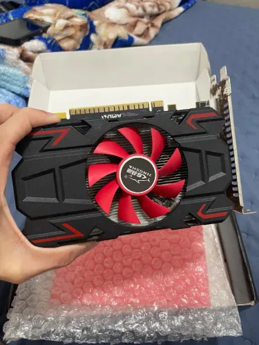 Placa de vídeo AMD Radeon HD 6750 1GB