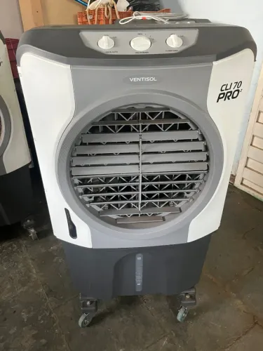 Climatizador Evaporativo Cli70 Pro2 70l 210w Ventisol Cinza Branco Com Cinza 220v