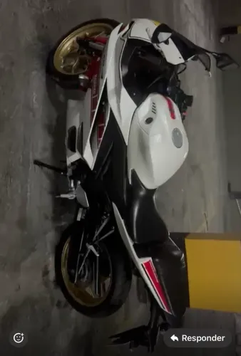Moto vitrificada em estado de nova