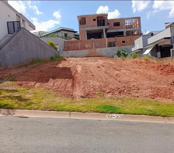 Condomínio Campos do Conde Terreno com 455 m2, com topografia quase plana (aclive levíssim