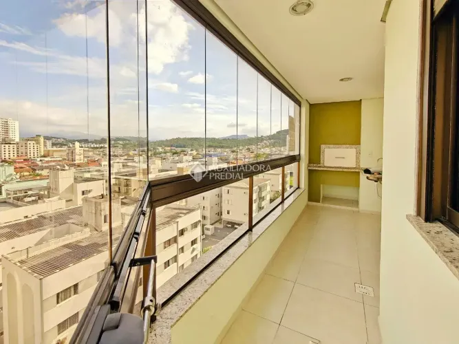 Amplo apartamento de 3 dorm (1 suíte) 106m² em Kobrasol - São José/ SC