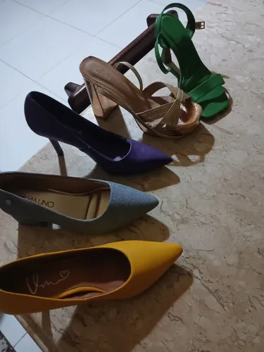 Vendo /troco sapatos e sandálias novos e seminova , 35 e 36.