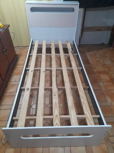 CAMA SOLTEIRO COM BAÚ ÓTIMO ESTADO ! ! !