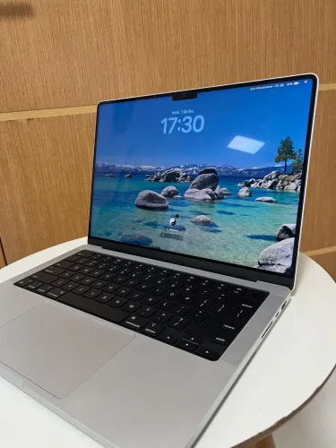 MacBook pro m3 14.2 18 gb