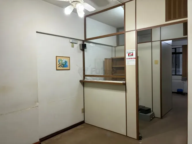 Se você está buscando uma sala comercial bem localizada e com um ótimo preço, esta pode se