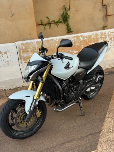 Hornet 2013 baixo km 