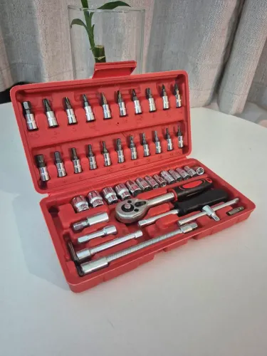 Kit de ferramentas 46 peças com soquetes e chaves para reparos