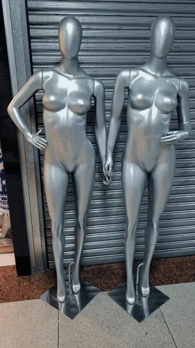 2 Manequins em Fibra Prateado