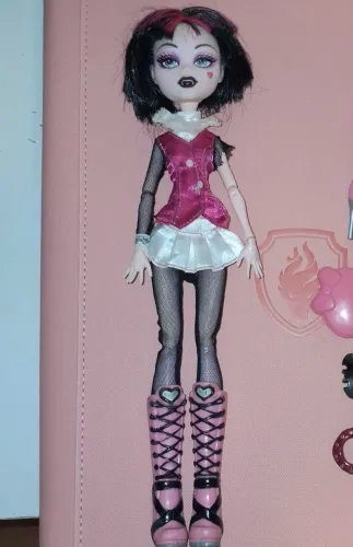 monster high draculaura básica LER DESCRIÇÃO