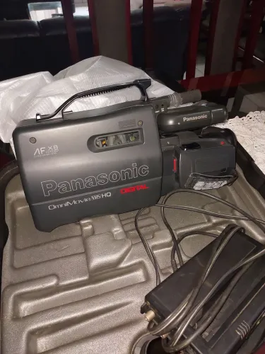 Filmadora Panasonic OmniMovie VHS Digital