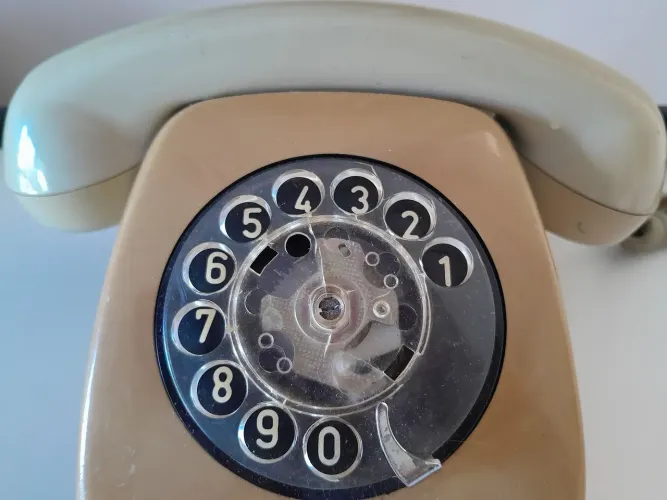 Telefone antigo- nunca usado.