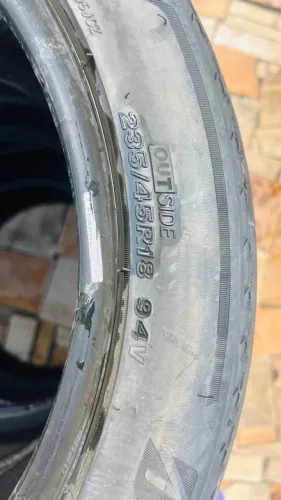 Pneu 235/45R18 Bridgestone