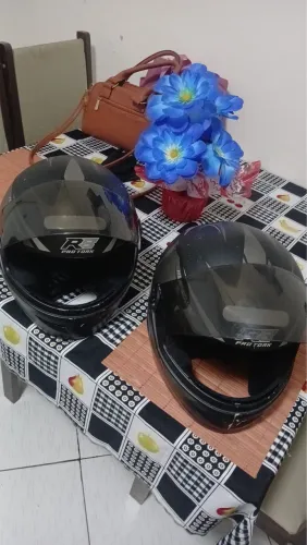 Capacetes R8 Pro Tork O par 300,00 reais Numeração 56/60