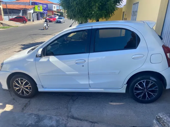 Toyota Etios Platinum 1.5 Flex 16V 4P Aut. 2019