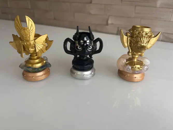 3 Trofeus Skylanders SuperChargers 40 Reais Cada