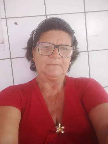 Faxineira/Cuidadora de idosos