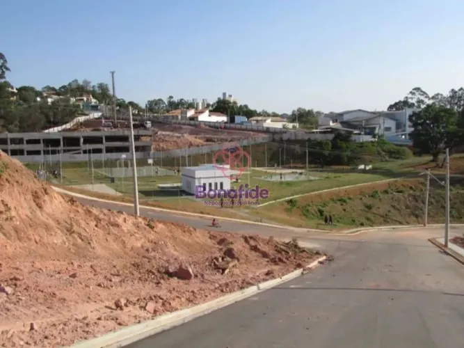 Terreno para VENDA localizado no bairro PARQUE PETRÓPOLIS, em Várzea Paulista/SP.