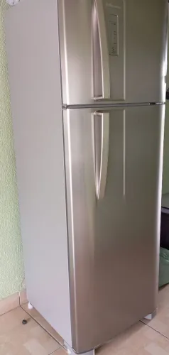 Geladeira Frost Free 400 L inox