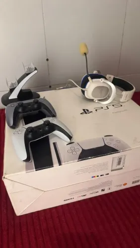 PS5 NOVÍSSIMO + ACESSÓRIOS (COMBO GAMER)