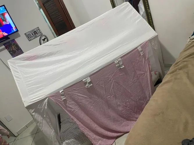 Cama infantil em formato de casa 